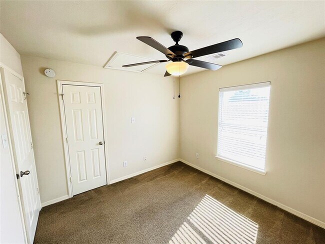 Building Photo - 26906 Henson Falls Dr
