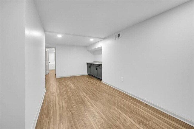 Building Photo - 3119 Piper Dr