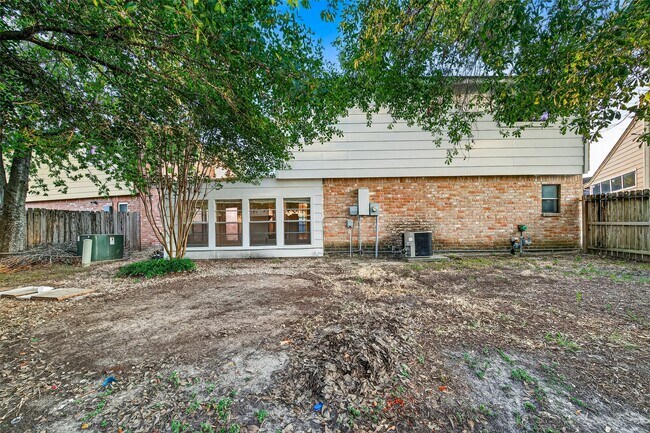 Building Photo - 812 Fleetwood Pl Dr