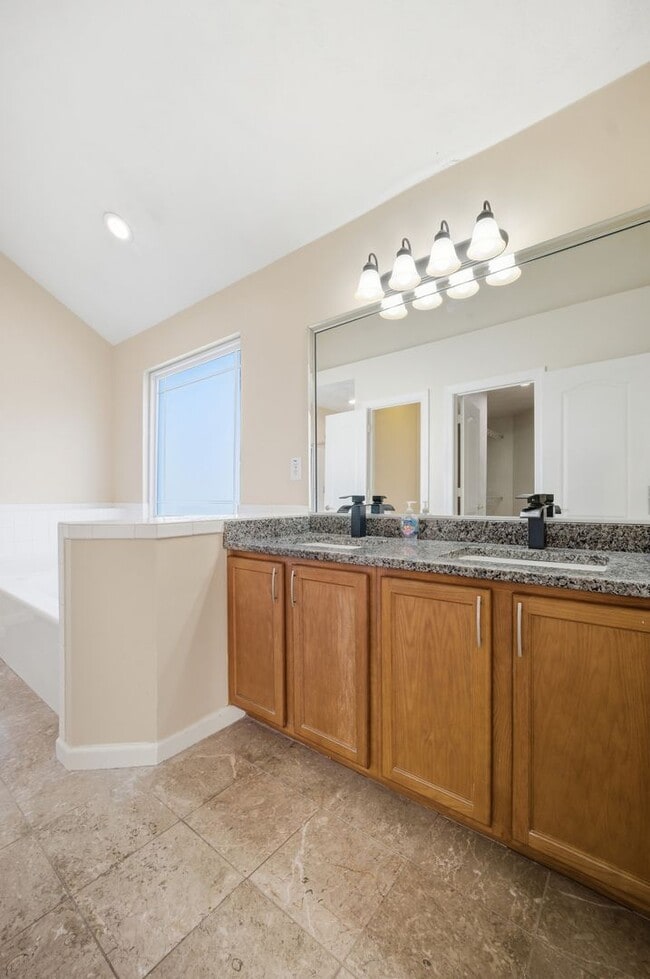 Building Photo - Quailshire Estates 4 Bed, 2.5 Bath Home in Chesapeake, VA