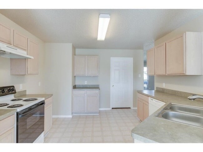 Building Photo - 617 Oxford Dr