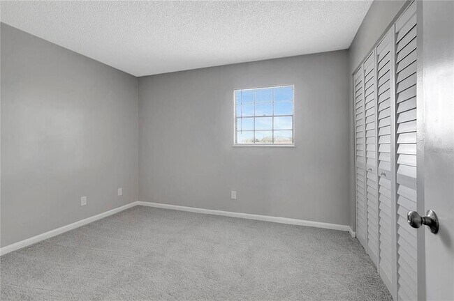 Building Photo - 709 Russell Ln