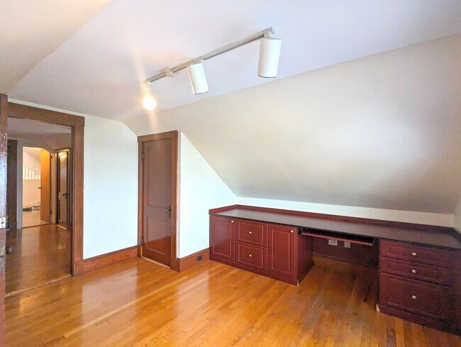 Building Photo - 138 North St
