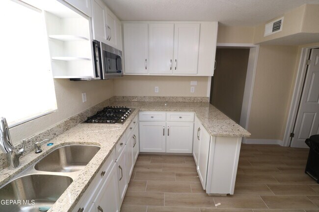 Building Photo - 536 Bataan Cir