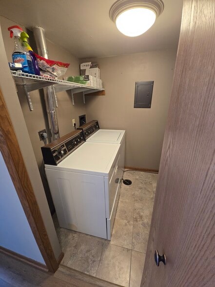 Laundry Room - 2948 Mounds View Blvd