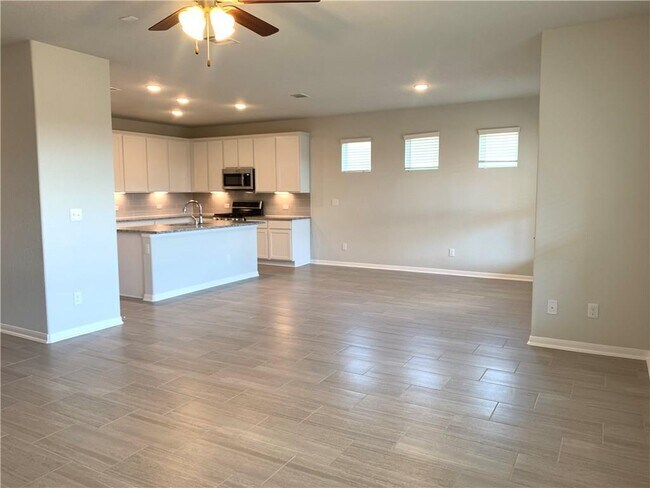 Building Photo - 1104 Coulee Dr