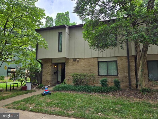 Building Photo - 1808 Ivy Oak Square