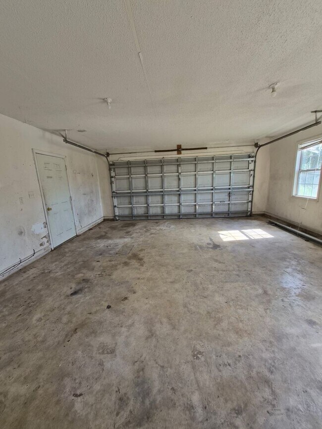 Building Photo - 3 bedroom 2 bath home in Foxtrace subdivision