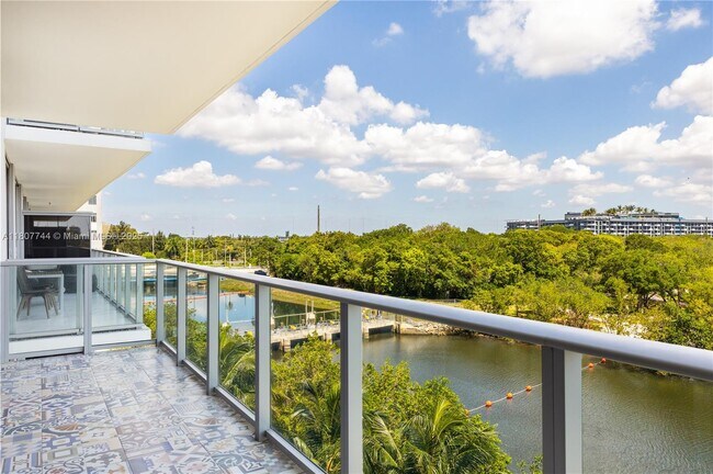 Building Photo - 16385 Biscayne Blvd