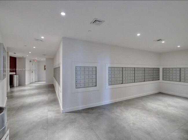 Building Photo - 350 S Miami Ave