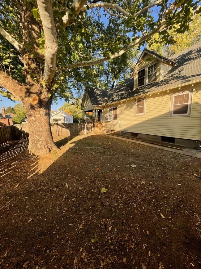 Building Photo - 3 Bedroom with garage and basement