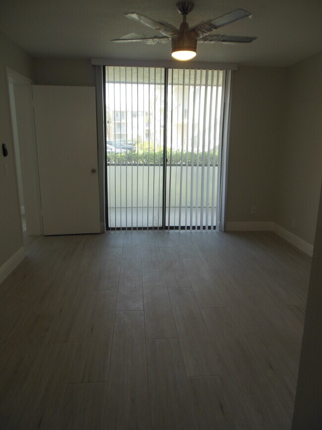 Building Photo - 728 Executive Center Dr