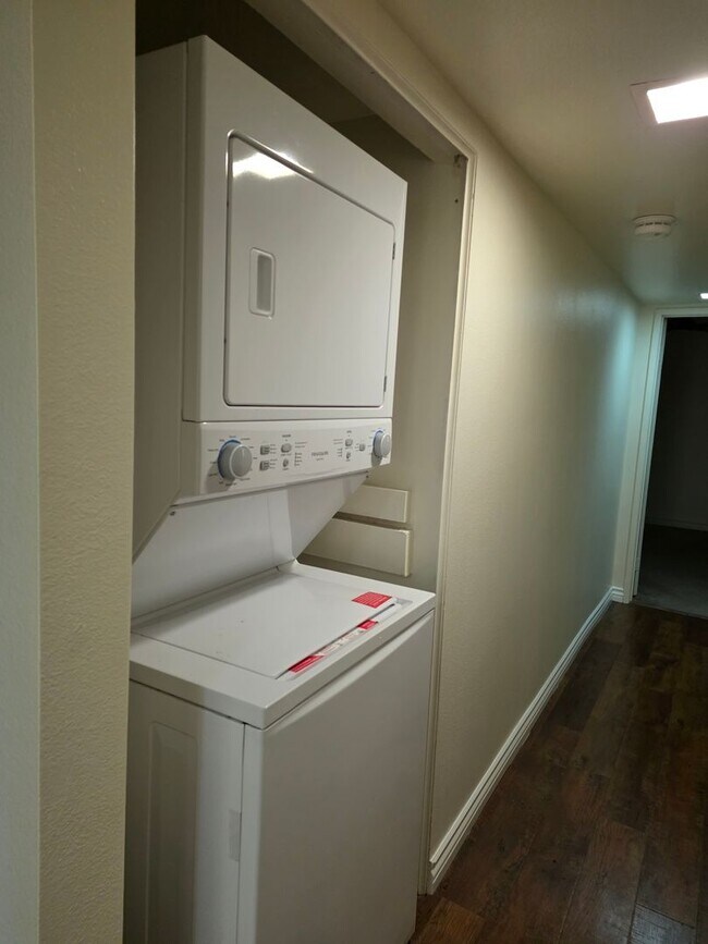 Building Photo - Sharp one level 3-bedroom 2 bath condominium which features two patios. Many amenities.