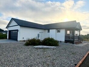 Building Photo - 400 Malibu St SW