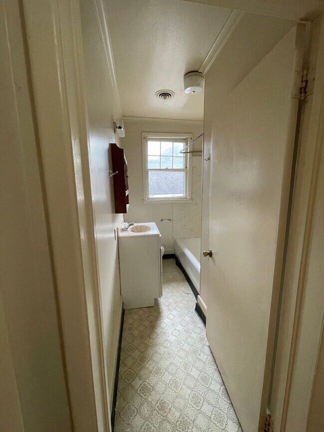 Building Photo - 3bd/1.5 bath located in University Hill- ***COMING IN JUNE***