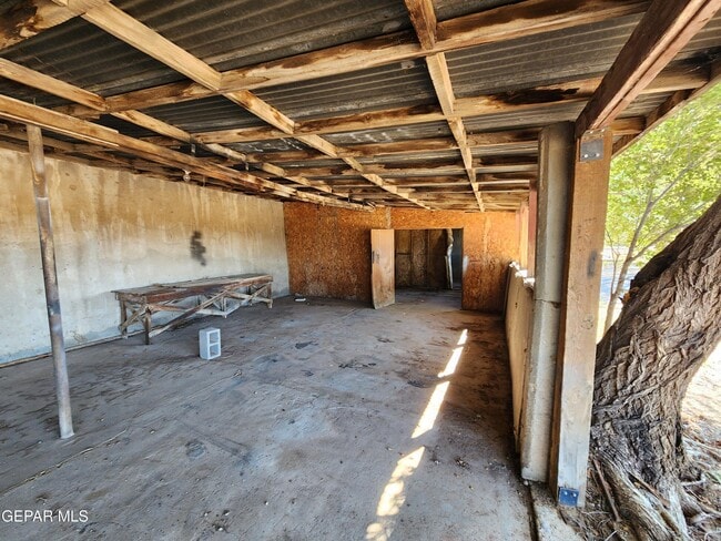 Building Photo - 6643 Westside Dr