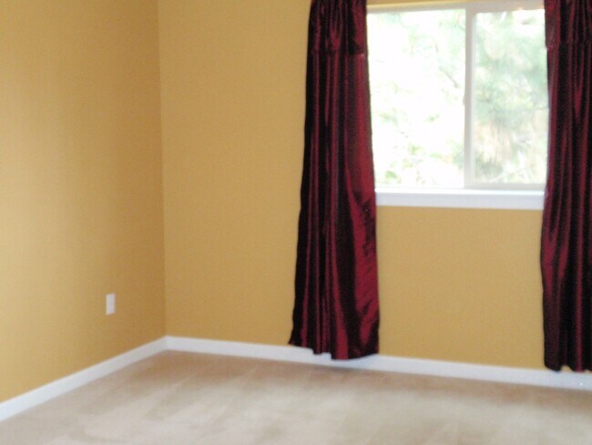 Building Photo - Two Story Home in the Riverstone Community
