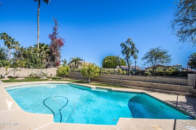 Building Photo - 1052 E Sandpiper Dr