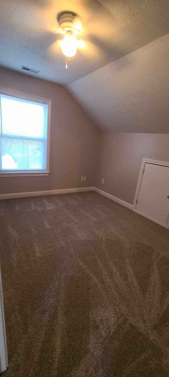 Building Photo - 549 N Belmont Ave