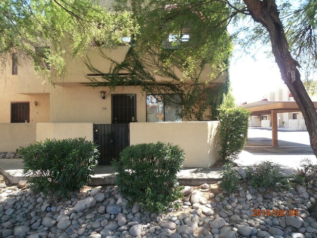 Building Photo - Stone Ave Pastime Rd - 2 Story Townhouse w...