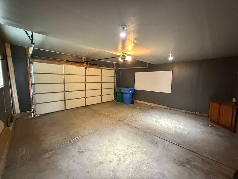Building Photo - 597 E 1590 S