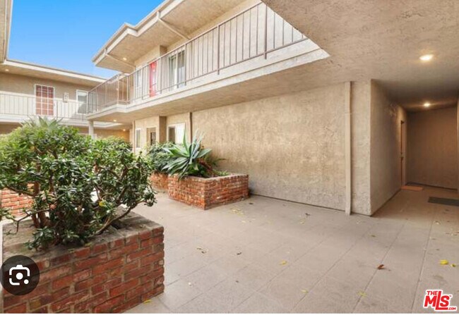 Building Photo - 1125 Pico Blvd