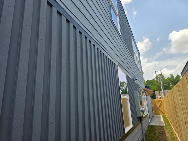 Building Photo - 4702 Baton Rouge St