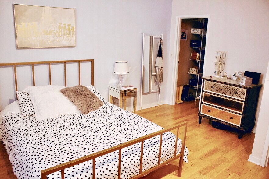 Building Photo - 234 N Broadway