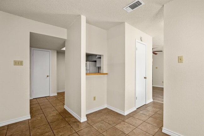 Building Photo - 13309 Saddlebrook Trail