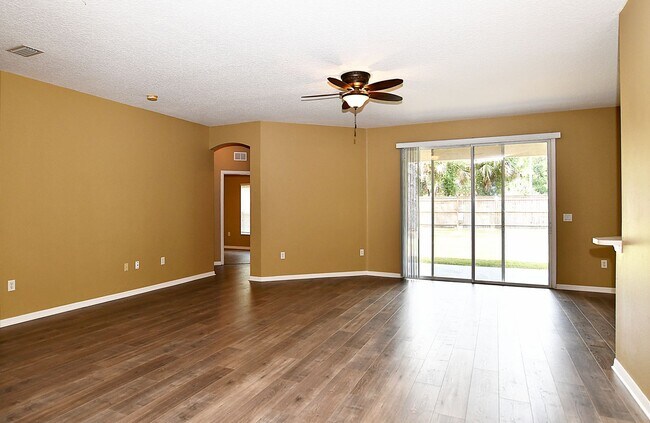 Building Photo - Available July 5th