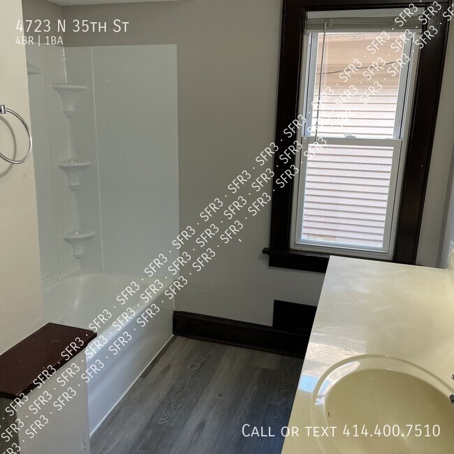 Building Photo - Must See! Updated 4 Bedroom Home in Milwau...
