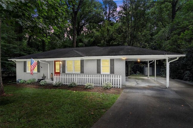 Building Photo - 269 Terrydale Dr SE