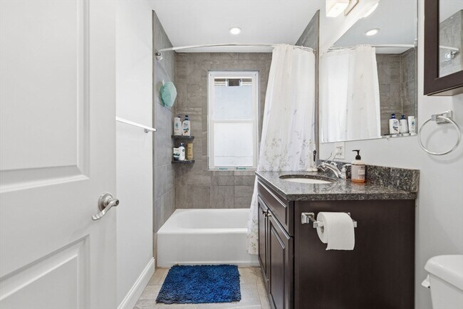 Building Photo - 67 Everett St