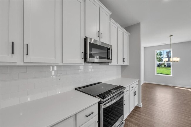 Building Photo - 845 York Aly