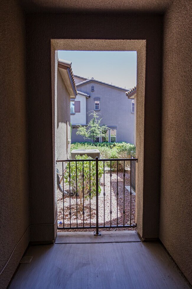Building Photo - Townhome near Downtown Summerlin