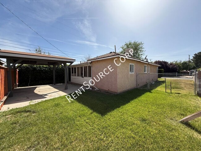 Building Photo - 1149 W Ave H-11