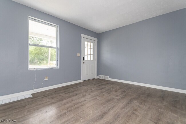 Building Photo - 3724 W 41st St