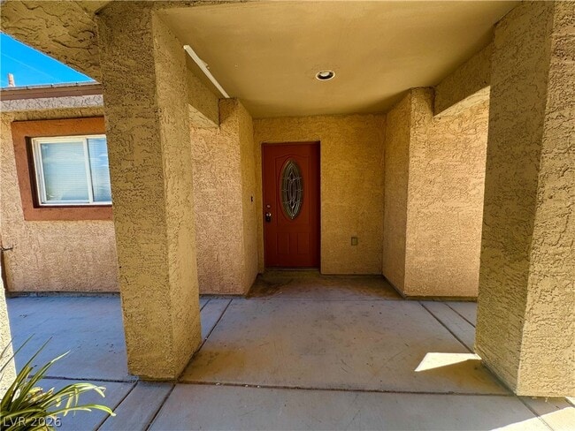 Building Photo - 1071 S Potro Ave