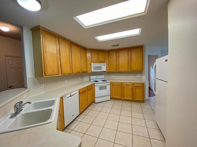 Building Photo - 54 N Queenscliff Cir