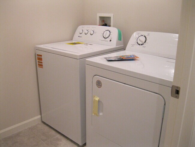 Building Photo - 476 Seafoam Cir