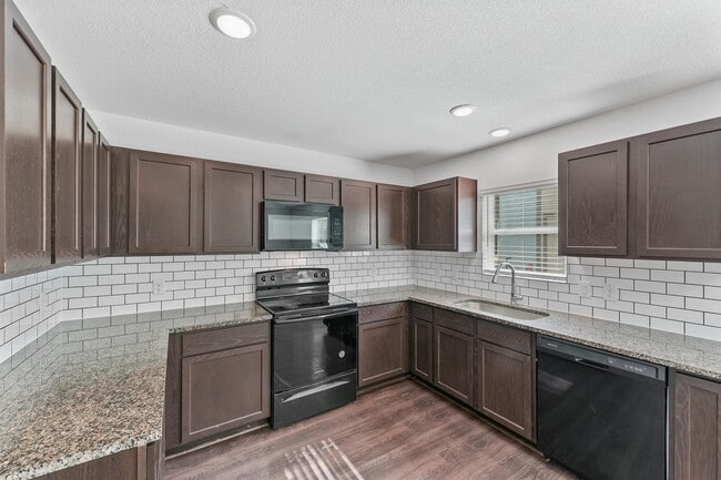 Building Photo - 771 Plum Tree Cir