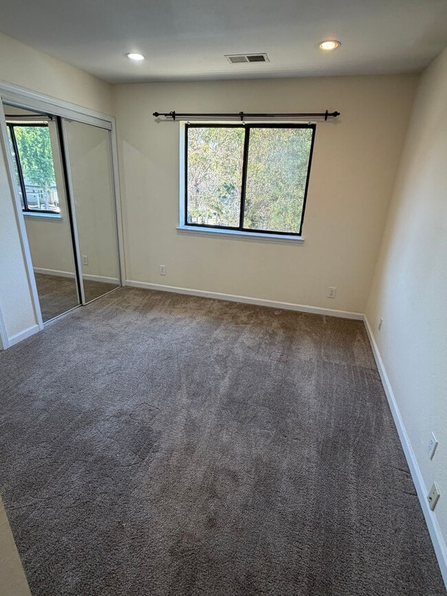 Building Photo - 1BED/1BATH Condo Located in a Quiet Area of Downtown Concord, Ca!!