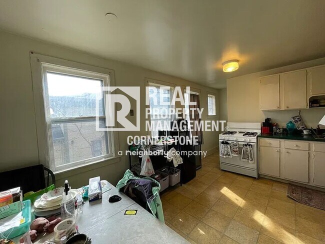 Building Photo - 808 W Kalamazoo Ave