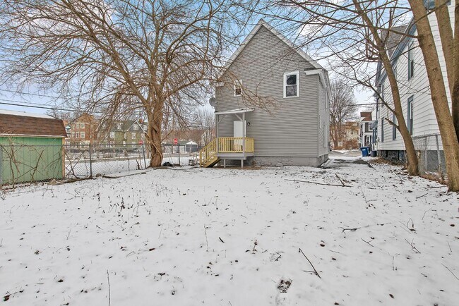 Building Photo - 304 Baker Ave