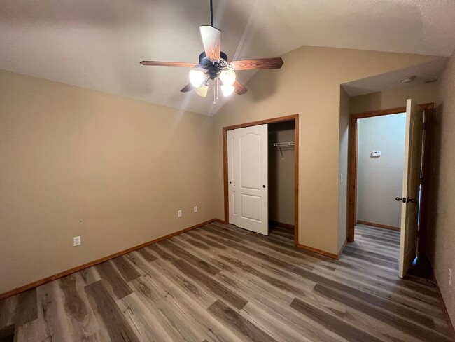 Building Photo - Open Floor plan with plenty of storage space!