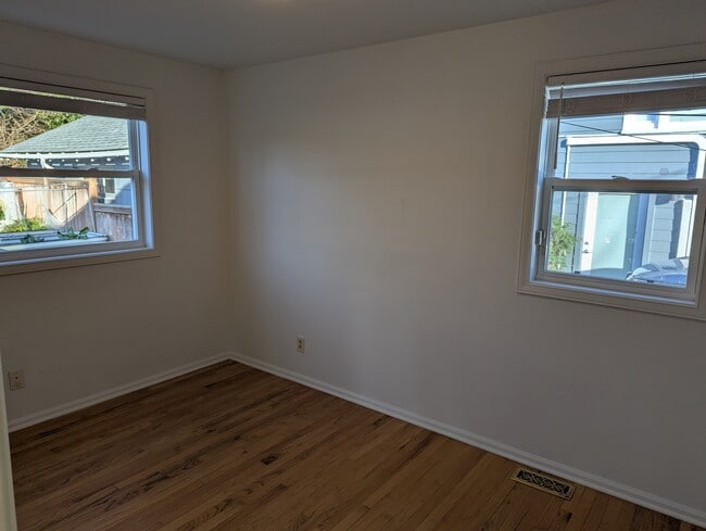 Building Photo - 3730 SW Austin St