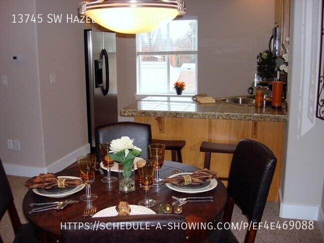 Building Photo - 3BDRM 2.5BTH Condo End Unit, garage, gas F...