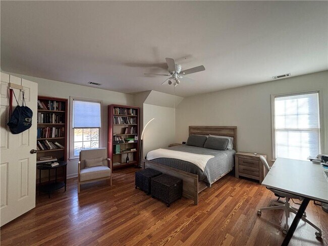 Building Photo - 1120 Landings Overlook