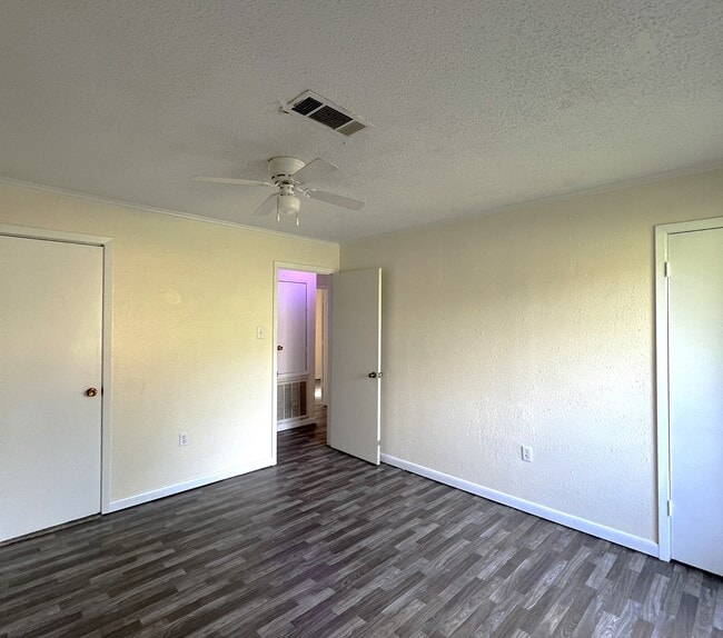 Building Photo - 1043 Westwood Dr