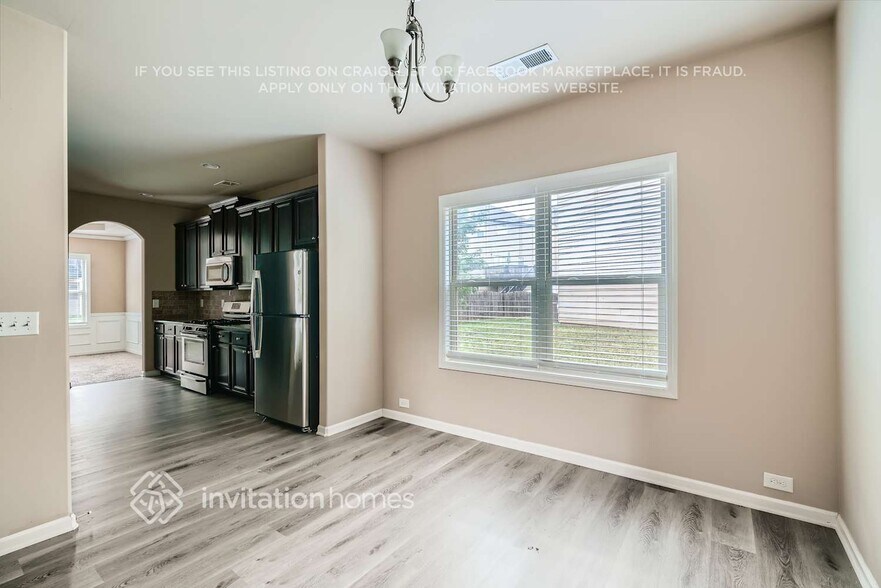 Building Photo - 3928 Lake Manor Way